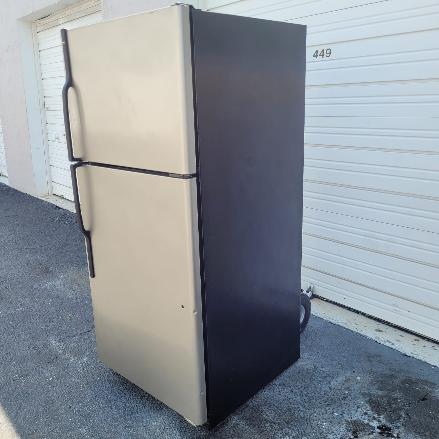 Hotpoint Black Stainless Steel Top and Bottom Refrigerator Hotpoint Black Stainless Steel Top and Bottom Refrigerator